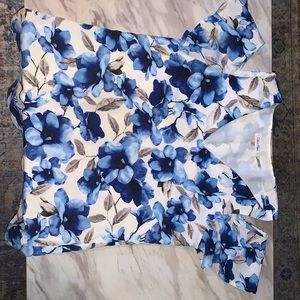 Women’s Calvin Klein, cut shoulder shirt. Size small, hardly worn